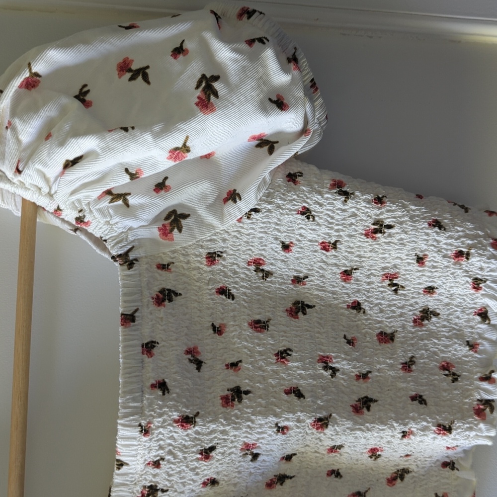 AE Floral Smocked Top - Picture 2 of 3